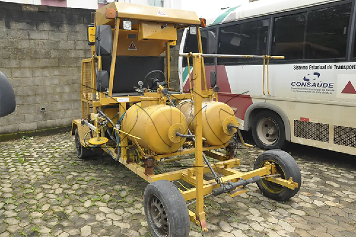 LOTE 007 - MAQUINA DE PINTURA DE FAIXAS EM VIAS