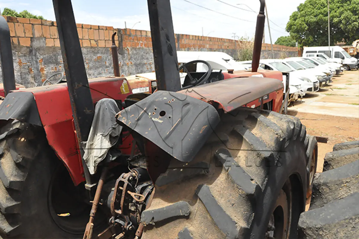 LOTE 002 - TRATOR MASSEY FERGUNSON ON 265 – ANO S.ID