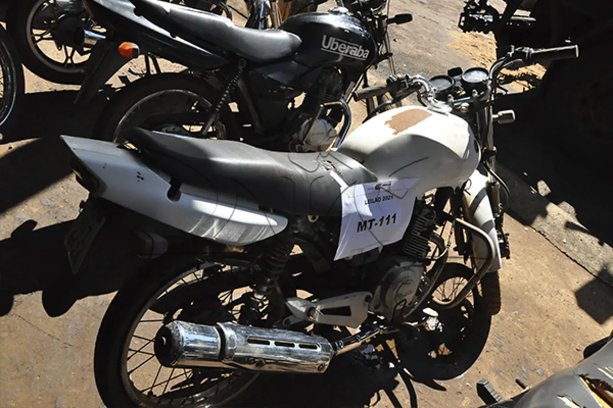 LOTE 023 - Yamaha YBR 125 ED - 2006 2006 - Branca - HDZ-6424