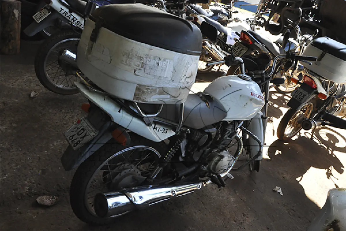 LOTE 017 - Honda CG 150 JOB - 2006 2007	- Branca - HDX-1648
