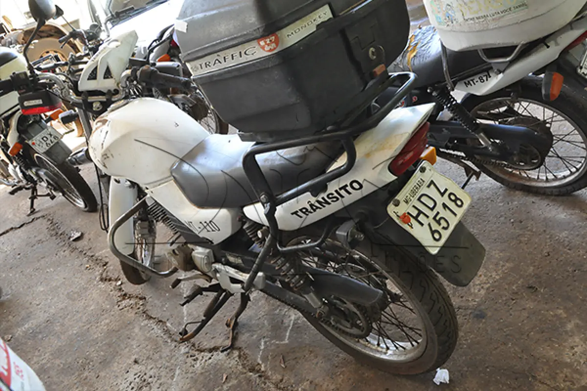 LOTE 019 - Yamaha YBR 125 ED - 2006 2006 - Branca  - HDZ-6518