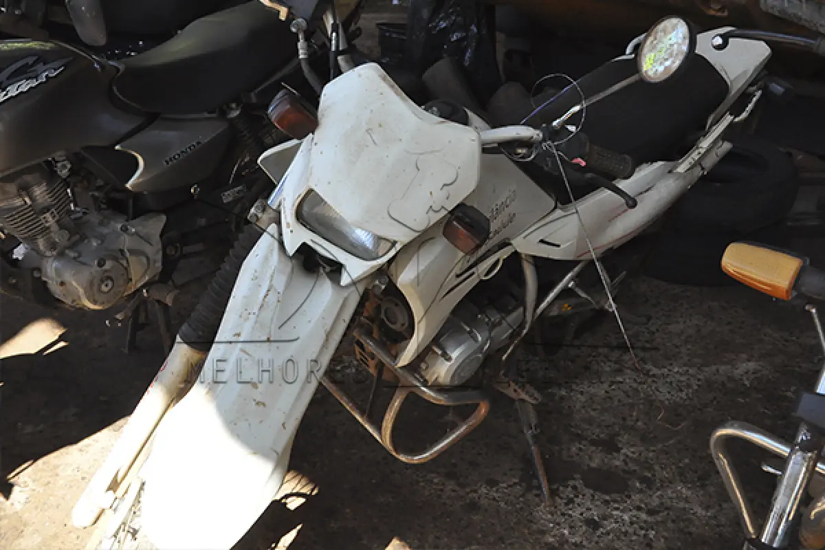 LOTE 013 - Yamaha XTZ 125K - 2004 2004 - Branca  - HBB-3204