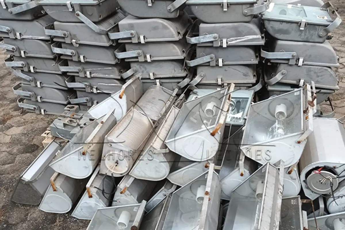 LOTE 018 - LUMINÁRIAS -  DIVERSOS MODELOS  - MONTANTE