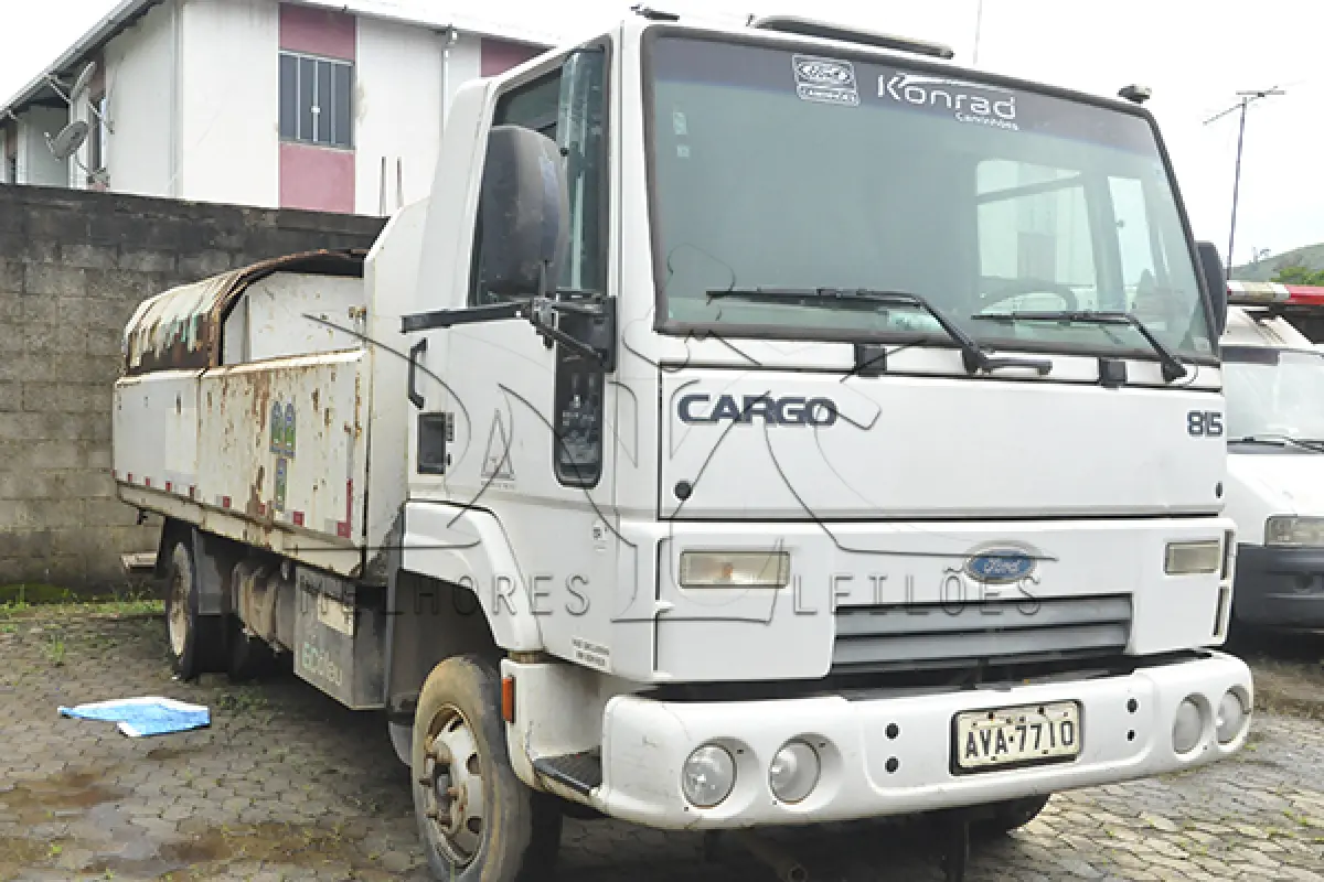 LOTE 001 - FORD CARGO 815 N - PLACA AVA-7710 - ANO 2011 2012 - COR BRANCA