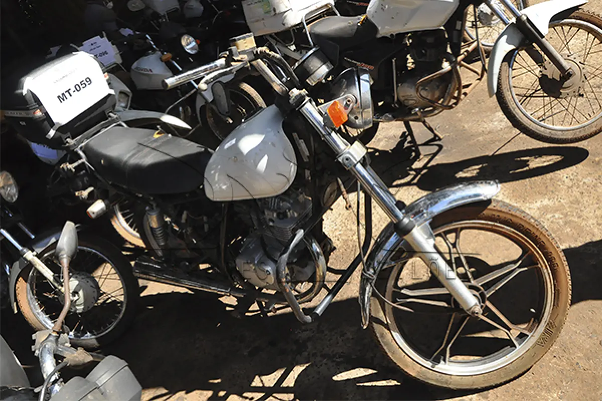 LOTE 014 - JTA Suzuki Intruder - 2005 2006 - Branca - HDE-7275