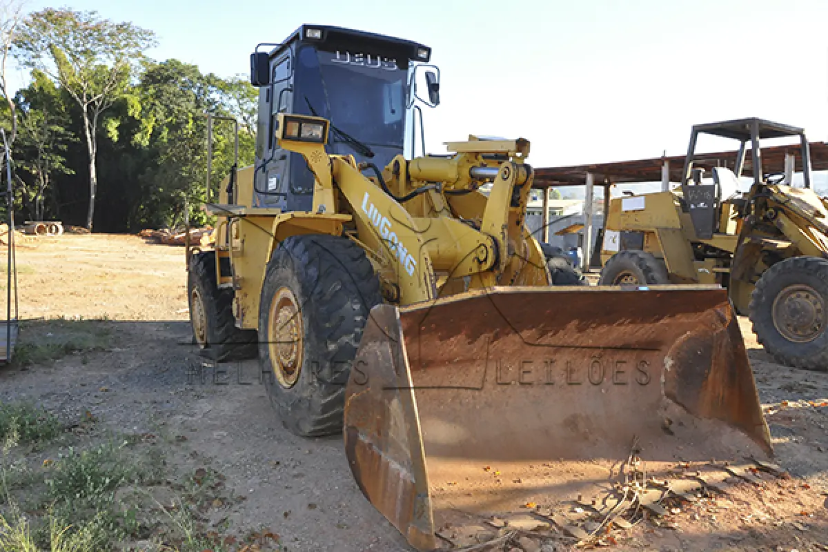LOTE 002 - PA CARREGADEIRA - MODELO LIUGONG 842 - ANO 2014