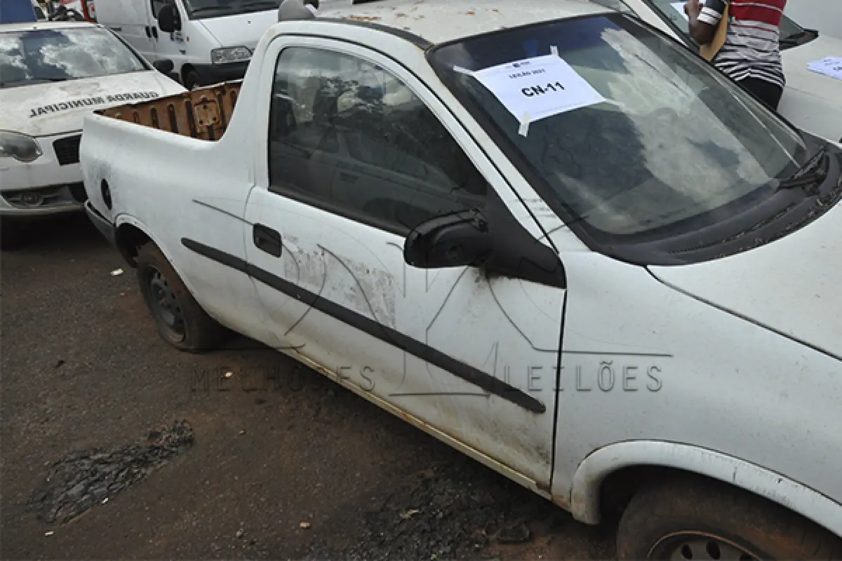 LOTE 037 - GM Corsa GL  - 1998 1999 - Branca - HMG-0186