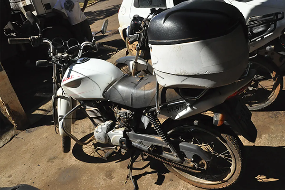 LOTE 008 - Honda CG 150 JOB  - 2006 2007 - Branca - HDX-1632