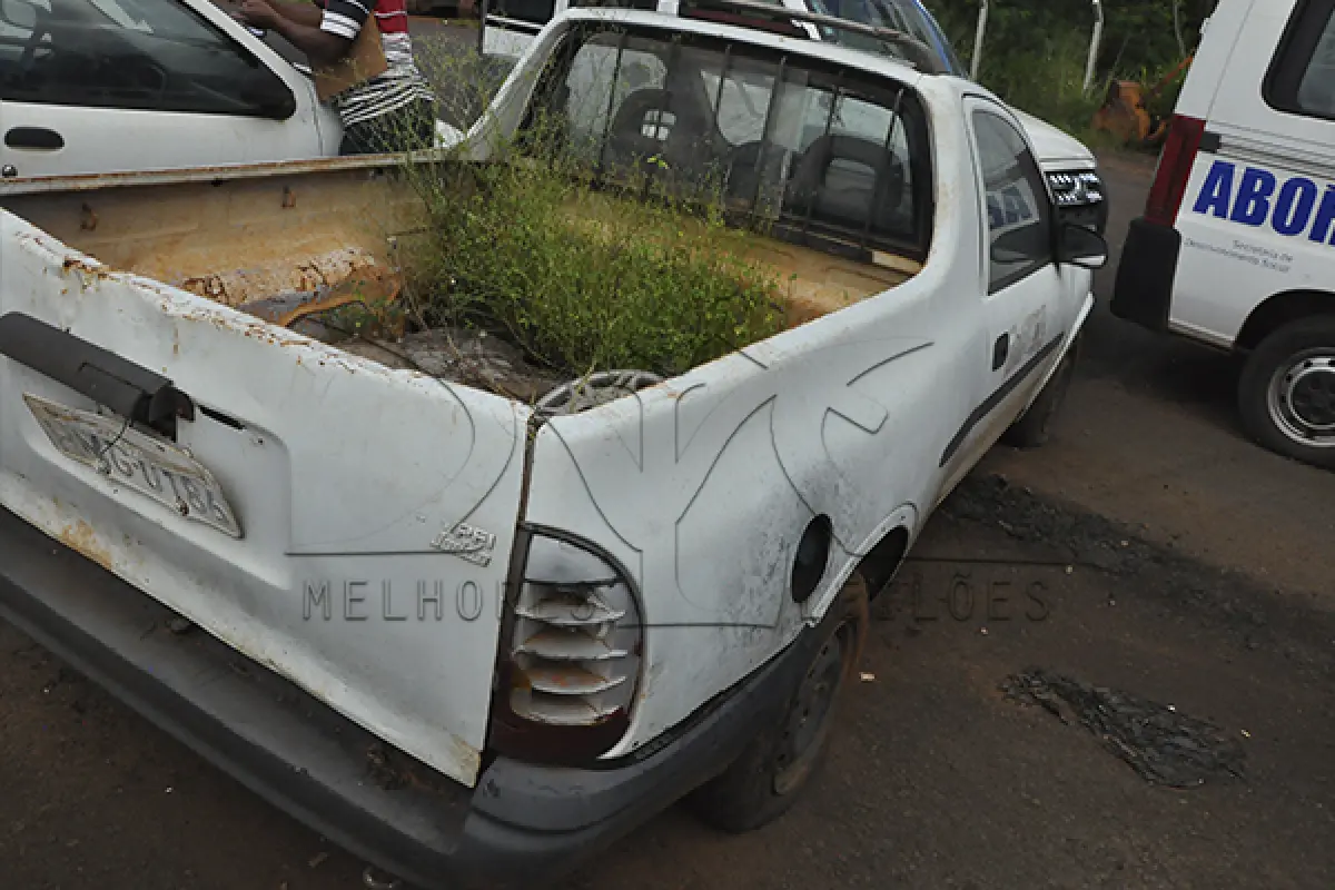 LOTE 037 - GM Corsa GL  - 1998 1999 - Branca - HMG-0186