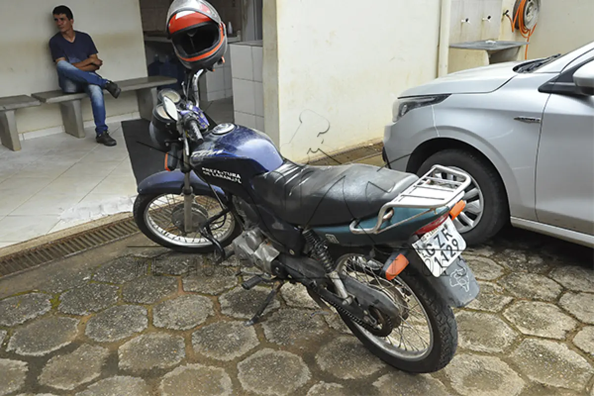 LOTE 004 - HONDA CG 125 TITSN KSE - Placa GZR 1129 - Ano 2003 2003