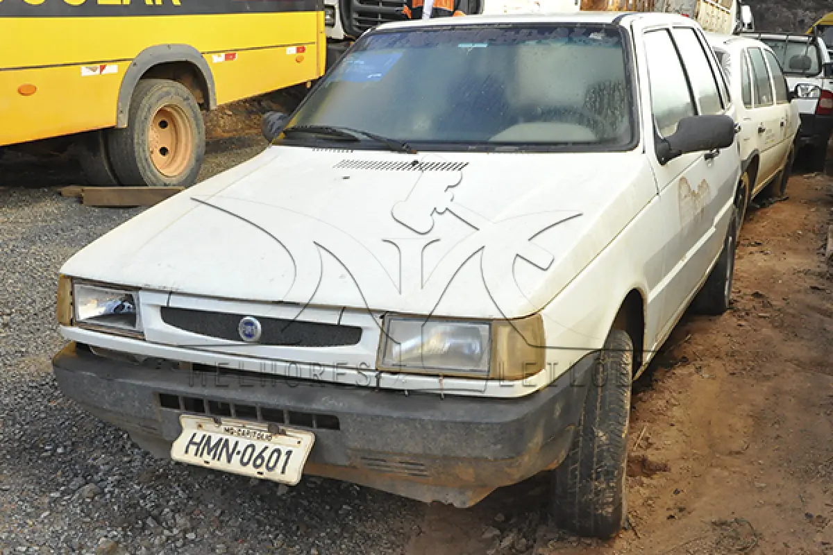 LOTE 018 - FIAT UNO MILLE FIRE - PLACA HMN0601 - ANO 2003 2004