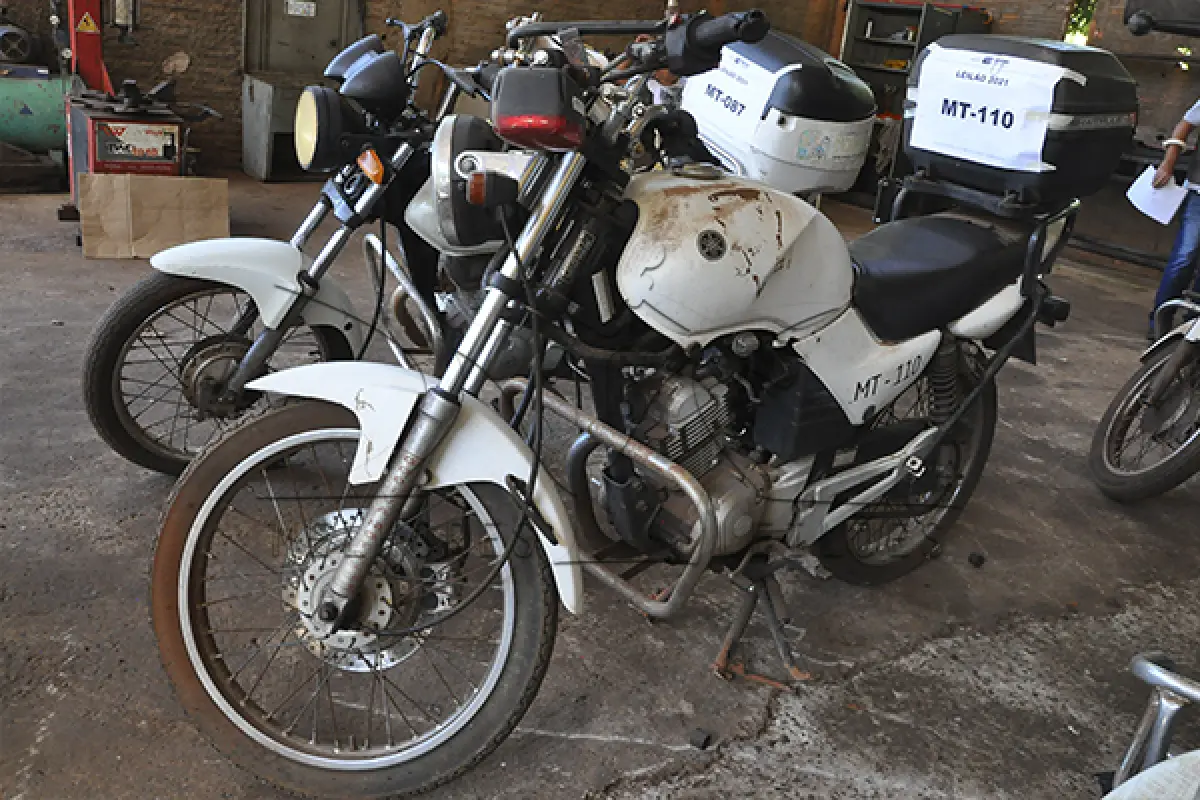 LOTE 019 - Yamaha YBR 125 ED - 2006 2006 - Branca  - HDZ-6518