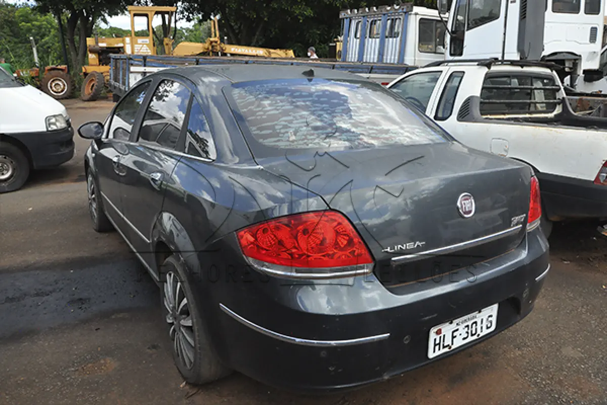 LOTE 030 - Fiat Linea Turbo T-JET	- 2010 2010	 - Cinza - HLF-3016