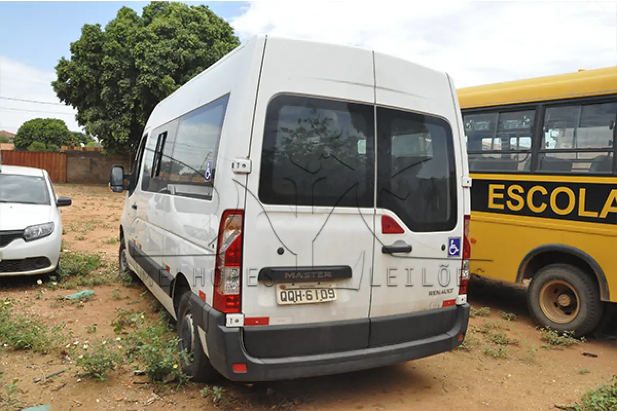 LOTE 017 - RENAULT M REVESCAP L3H2 - PLACA QQH-6109 - ANO 2018 2019
