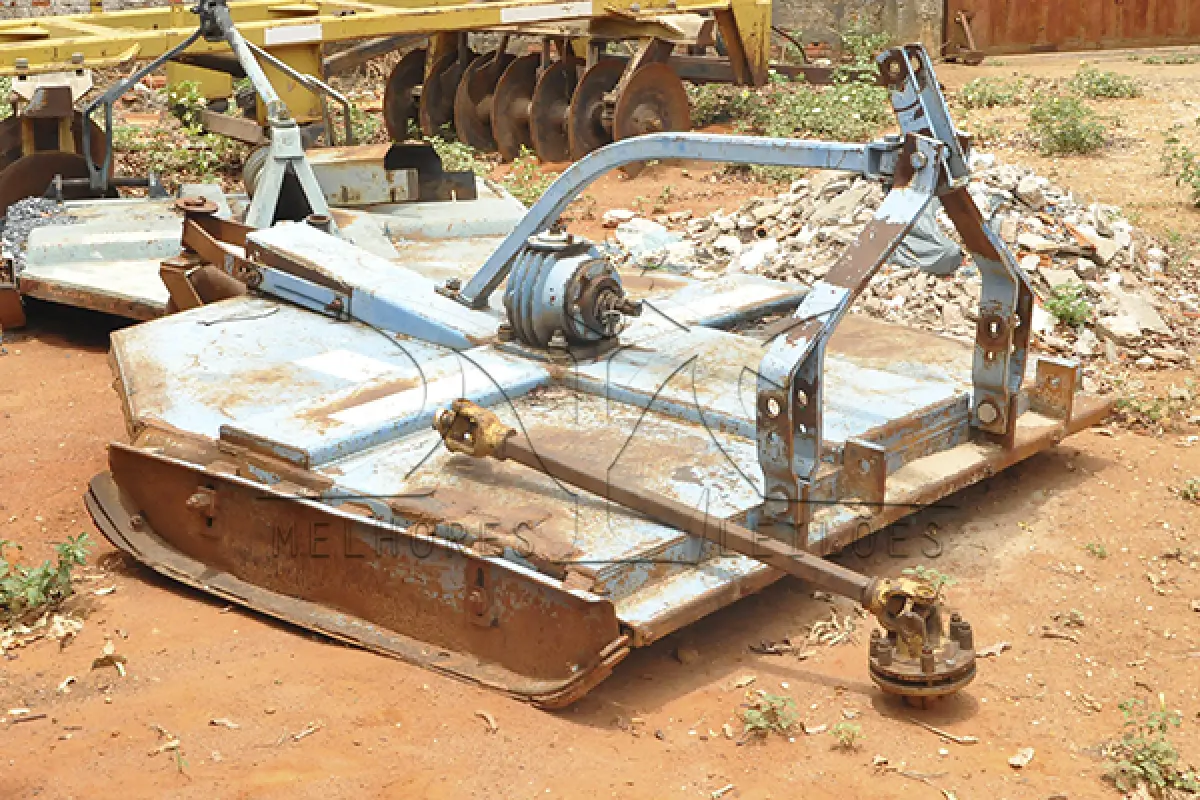 LOTE 010 - 1 MINI ROLO COMPRESSO, 3 IMPLEMENTOS E 1 BICICLETA ELETRICA