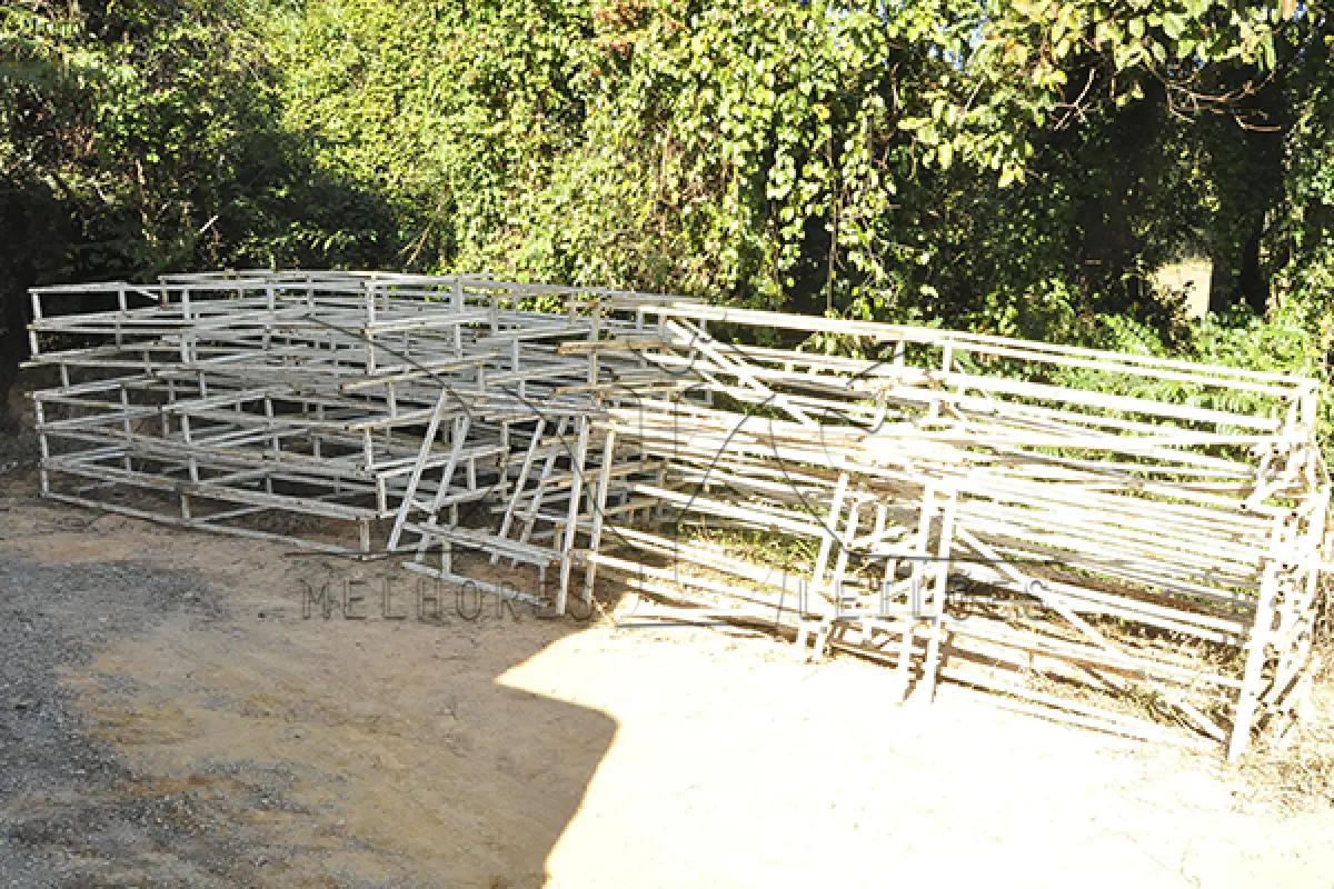 LOTE 027 - SUCATA - MONTANTE - DERIVADO ESTRUTURA - FERRO