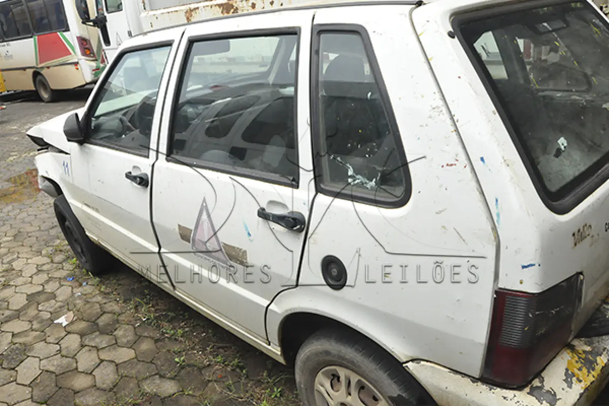 LOTE 006 - FIAT UNO MILLER ECONOMY - PLACA HLF-9928 - ANO 2012 2013 - COR BRANCA