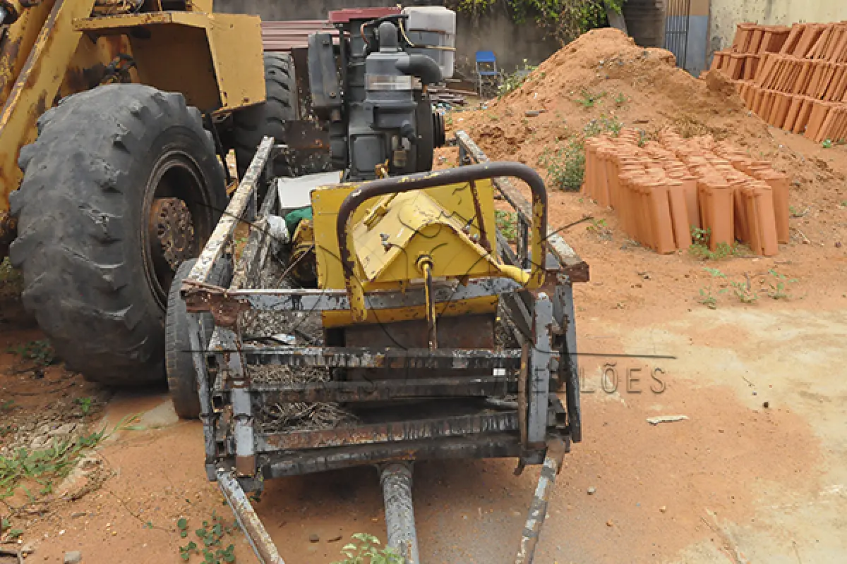 LOTE 010 - 1 MINI ROLO COMPRESSO, 3 IMPLEMENTOS E 1 BICICLETA ELETRICA