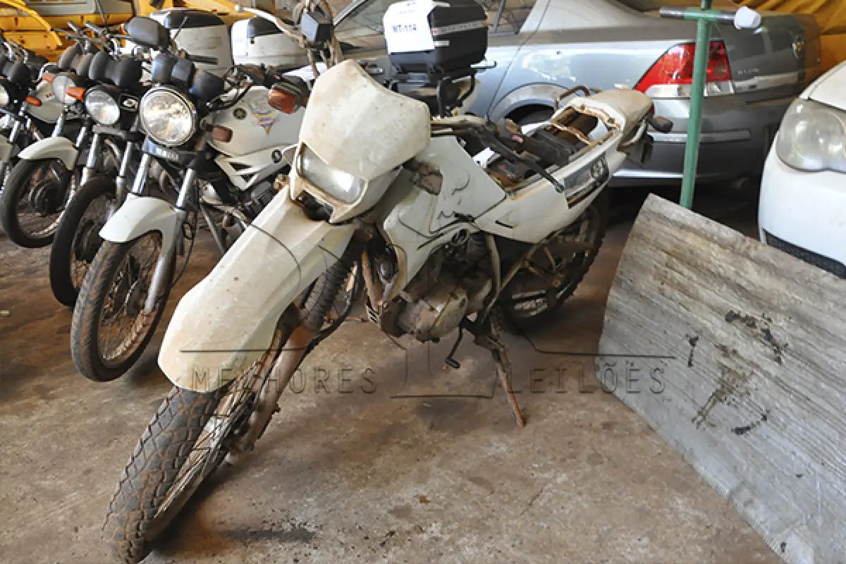 LOTE 027 - Yamaha XTZ 125K - 2004 2004 - Branca  - HBB-3206