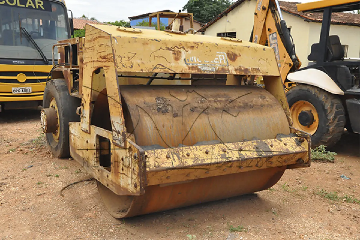 LOTE 008 - ROLO COMPACTADOR - MULLER VAP 55 – ANO 1978