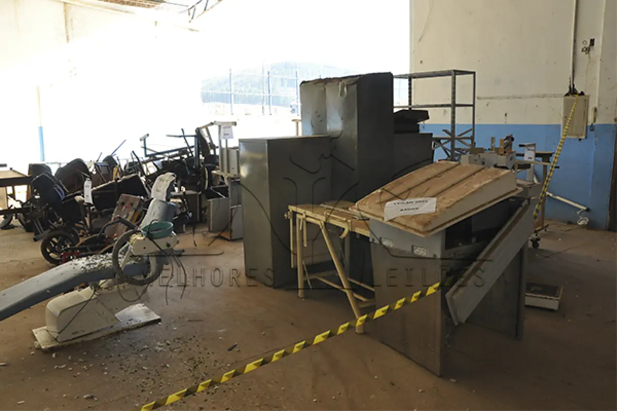 LOTE 010 - SUCATA - MONTANTE - FERRERO E OUROS