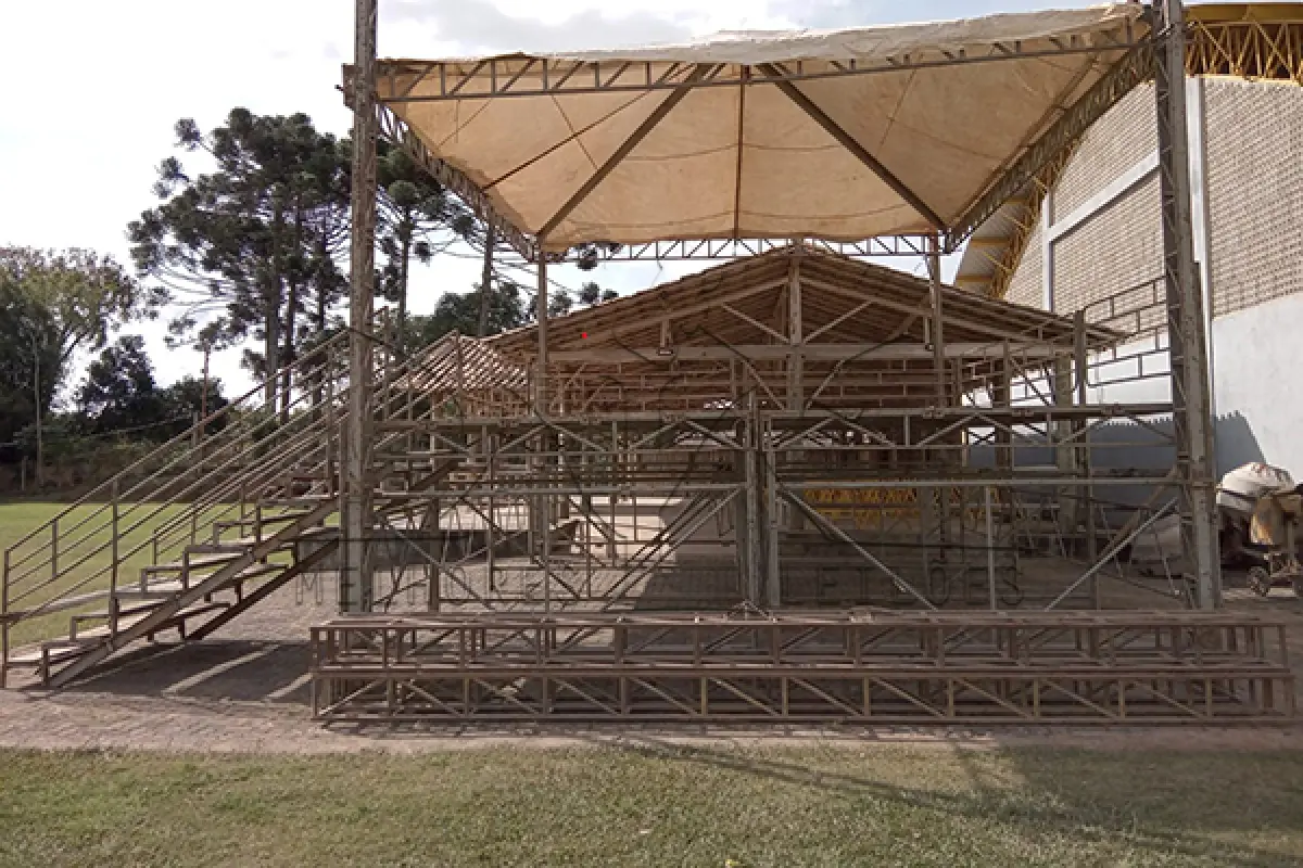 LOTE 006 - PALCO DE SHOW