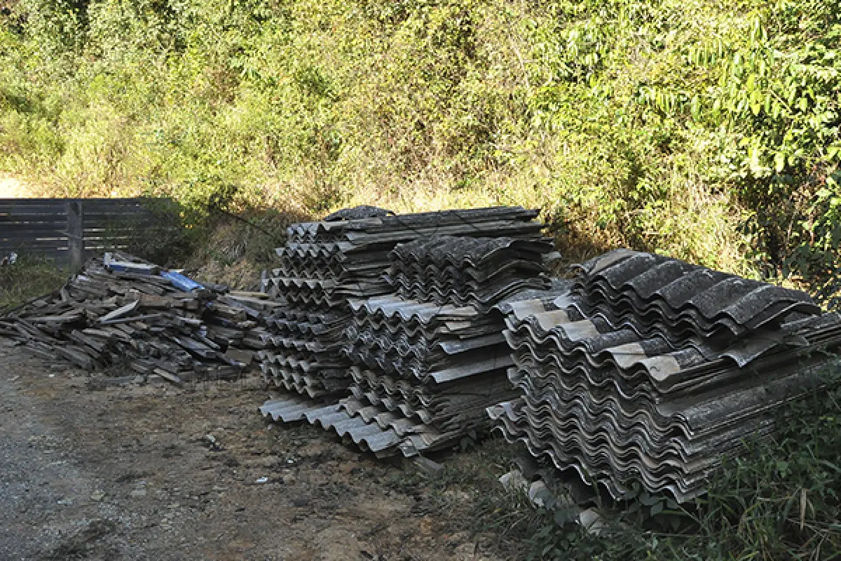 LOTE 028 - SUCATA - MONTANTE - DERIVADO TELHADO - TELHA - MADEIRA