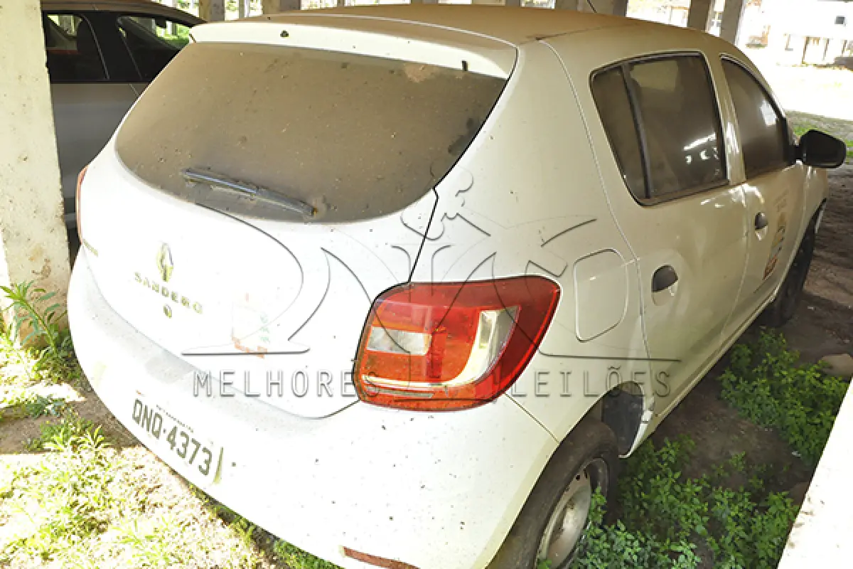 LOTE 010 - RENAULT SANDEIRO AUTH 10 - PLACA QNQ 4373 - ANO 2017 2018