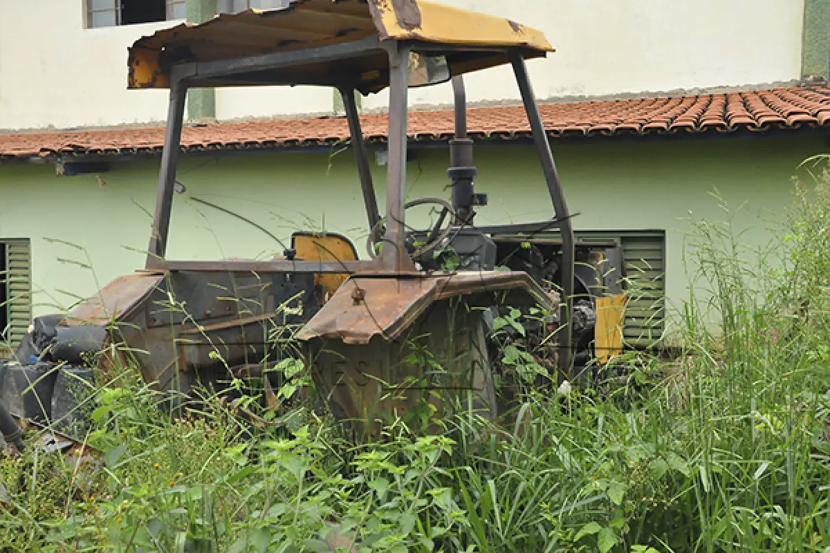 LOTE 007 - TRATOR AGRICOLA VALTRA VALMET 4X2 MODELO 685 - ANO 1999  - COR AMARELA