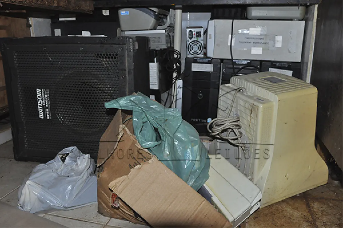 LOTE 013 - SUCATA - FERRO - ELETRONICA - INFORMATICA  - MONTANTE