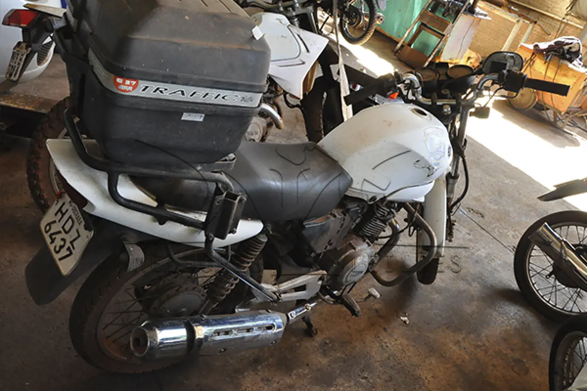 LOTE 009 - Yamaha YBR 125 ED - 2006 2006 - Branca - HDZ-6437