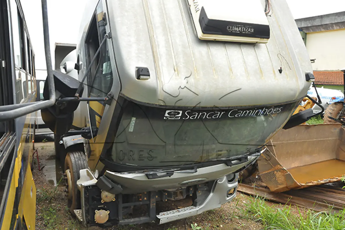 LOTE 002 - FORD CARGO 1519 B - PLACA GOW-7847 - ANO 2012 2013 - COR PRATA