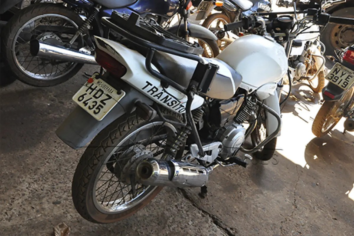 LOTE 020 - Yamaha YBR 125 ED - 2006 2006 - Branca  - HDZ-6435