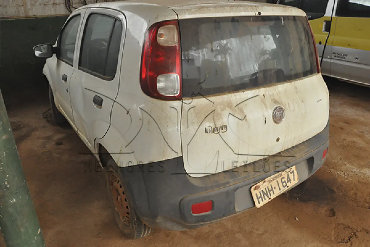 LOTE 010 - FIAT UNO VIVAVE 1.0 - PLACA HNH-1647 - ANO 2011 2012 - COR BRANCA