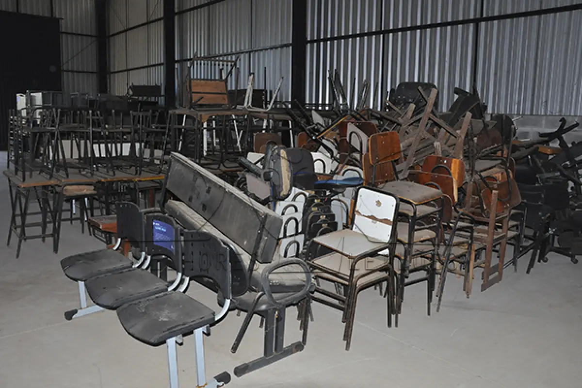 LOTE 021 - SUCATA - MONTANTE - DERIVADO DE ESCRITORIO