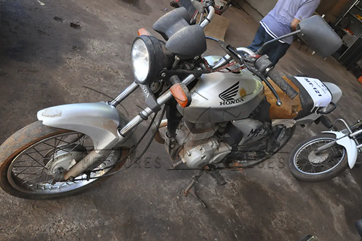 LOTE 015 - Honda CG 150 TITAN ES - 2006 2007 - Prata - HDZ-6923