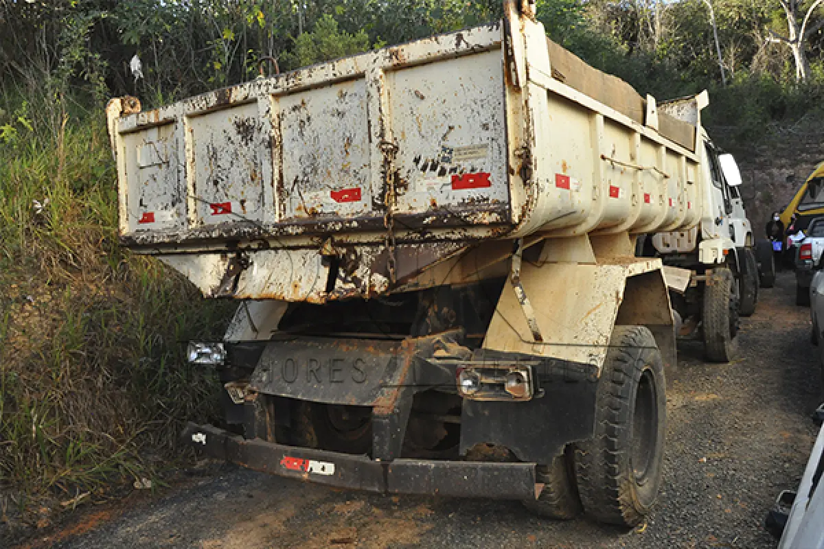 LOTE 002 - IVECO VERTIS 130V18 - PLACA HLF7678 - ANO 2011 2012