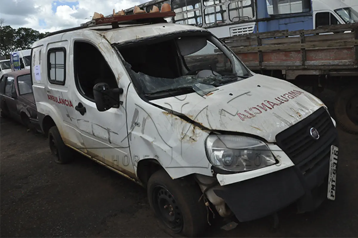 LOTE 034 - Fiat Doblo Ancar AMB - 2015 2015 - Branca - PMT-6316