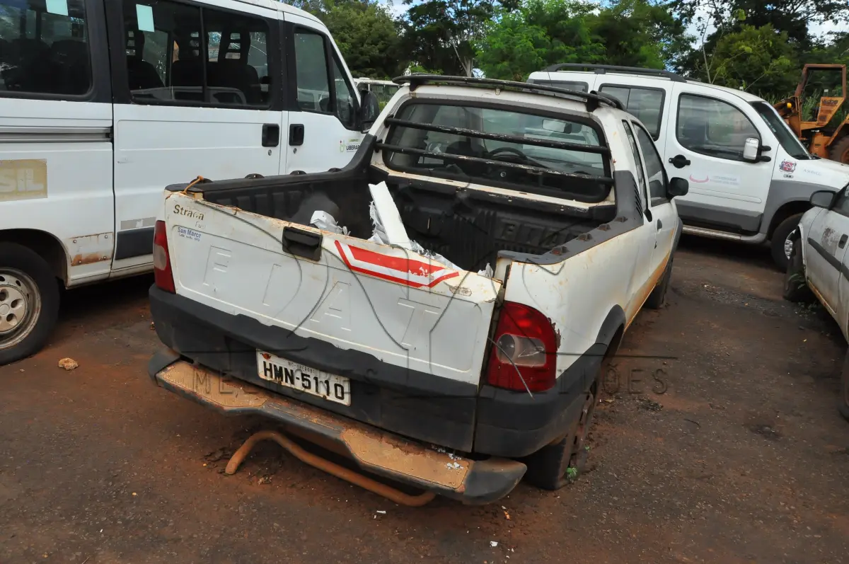 LOTE 038 - FIAT PICK-UP Strada Fire  - 2006 2007 - Branca - HMN-5110