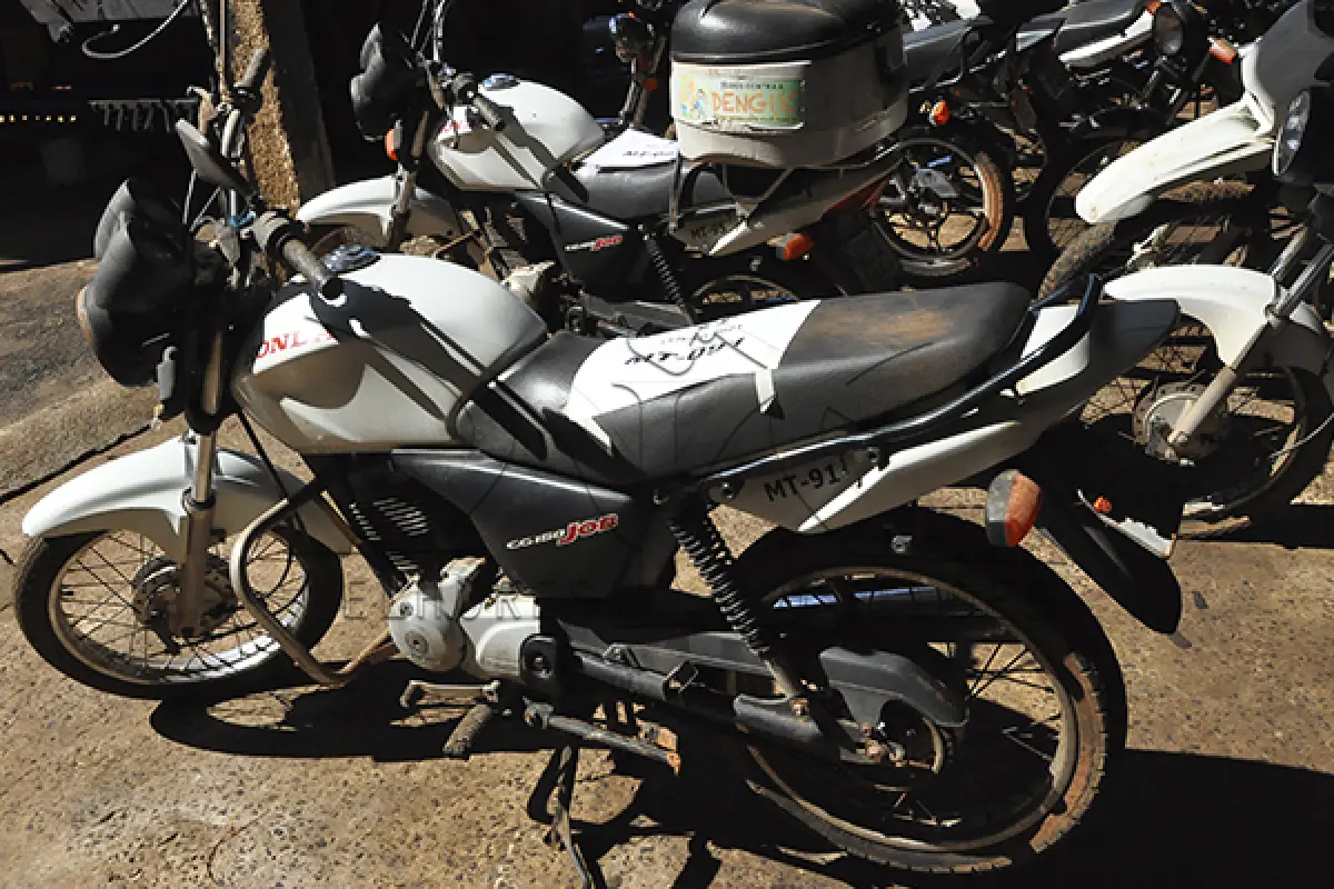 LOTE 001 - Honda CG 150 JOB - 2006 2007 - Branca - HDX-1654