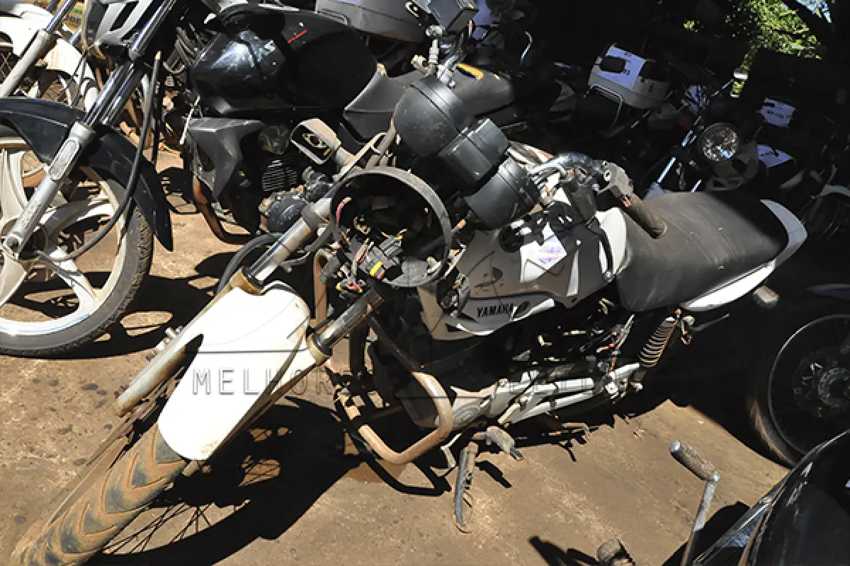 LOTE 023 - Yamaha YBR 125 ED - 2006 2006 - Branca - HDZ-6424