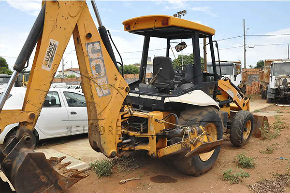 LOTE 006 - MAQUINA RETROESCAVADEIRA - VALENCE JCB – ANO 2011