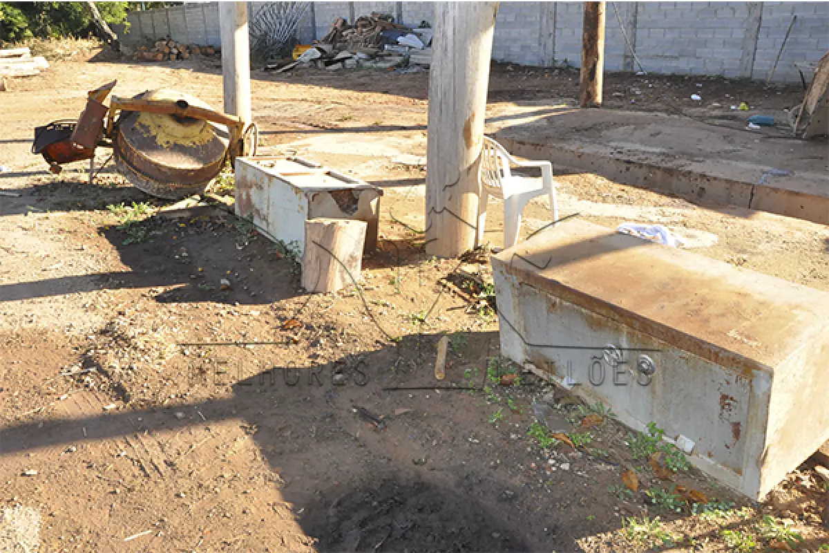 LOTE 012 - SUCATA - MONTANTE - FERRERO E OUROS