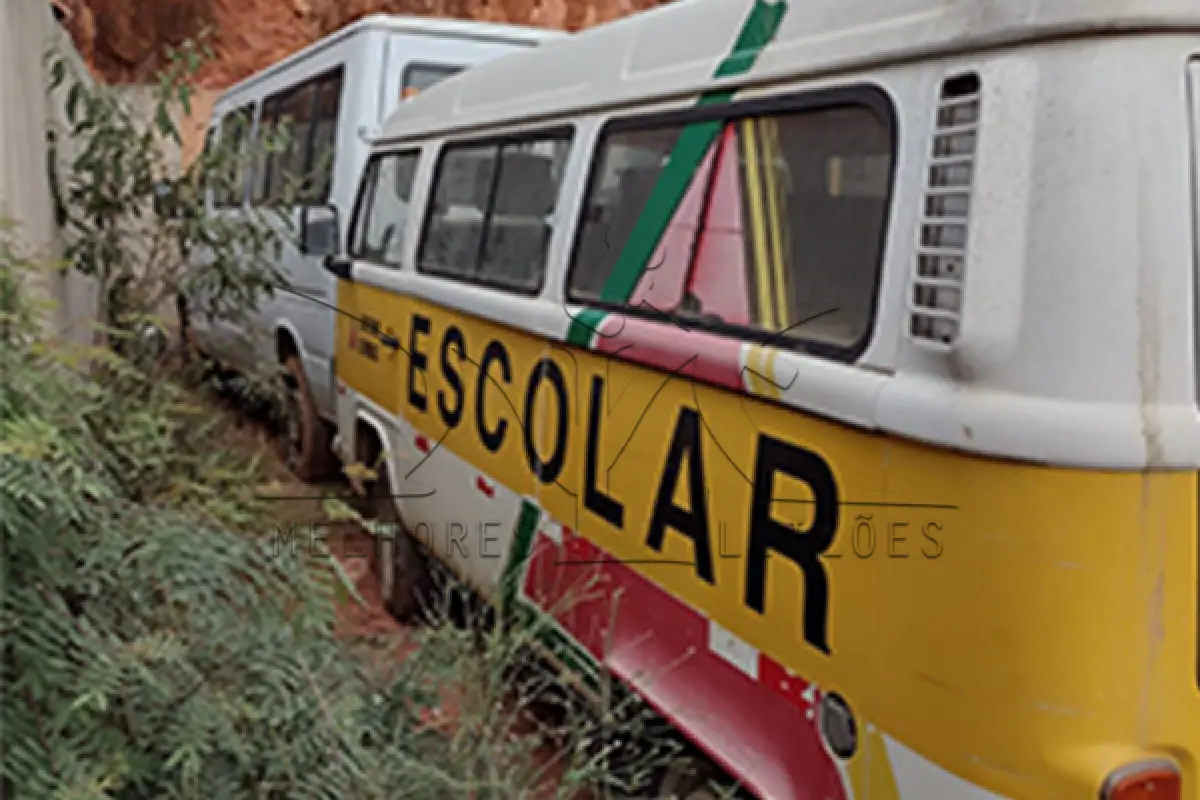 LOTE 004 - VW KOMBI ESCOLAR - PLACA HLF6313 - ANO 2011 2012