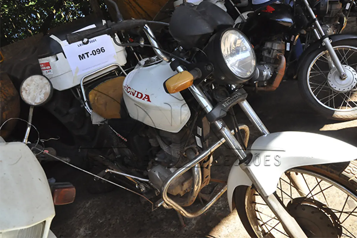 LOTE 006 - Honda CG 150 JOB - 2006 2007	Branca - HDX-1645