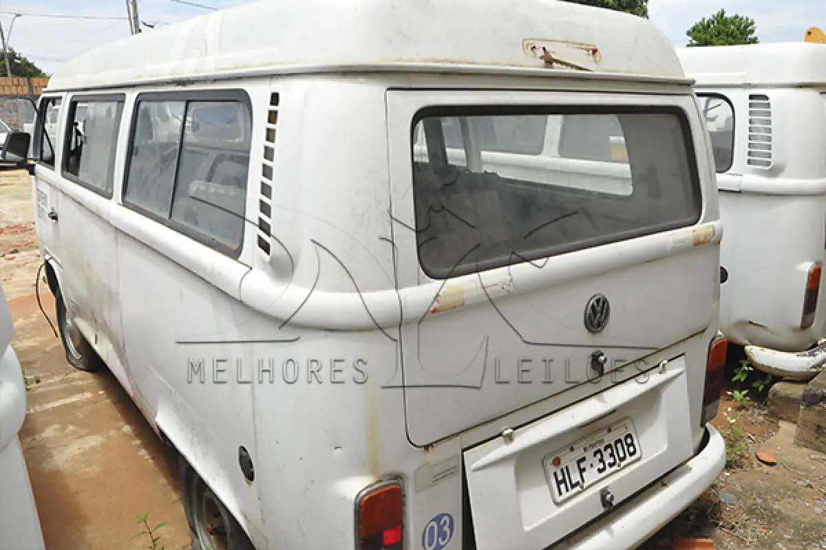 LOTE 019 - VW KOMBI LOTACAO - PLACA HLF-3308 - ANO 2010 2010
