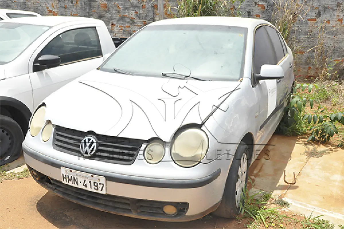 LOTE 026 - VW POLO SEDAN 1.6 - PLACA HMN-4197 - ANO 2005 2006