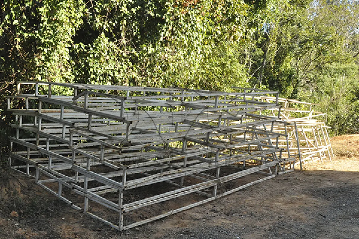 LOTE 027 - SUCATA - MONTANTE - DERIVADO ESTRUTURA - FERRO