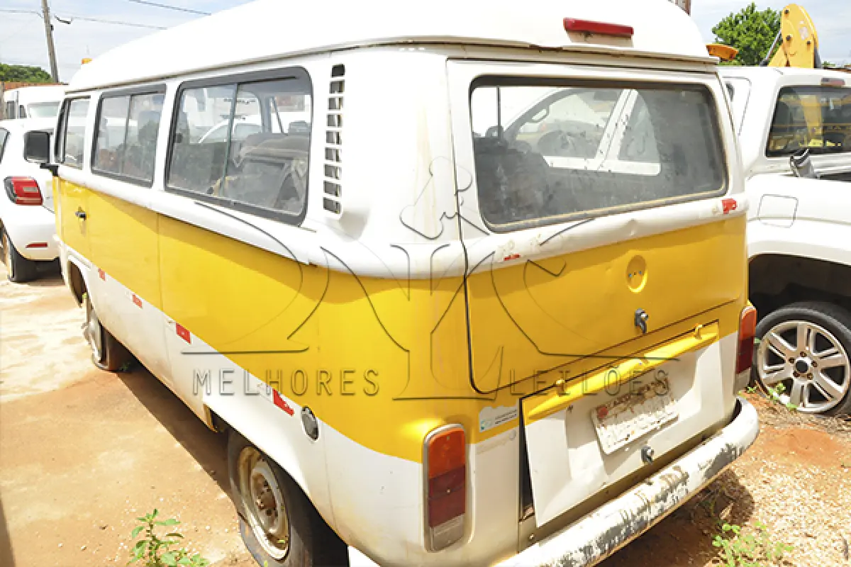 LOTE 021 - VW KOMBI ESCOLAR - PLACA HLF-9980 - ANO 2012 2012