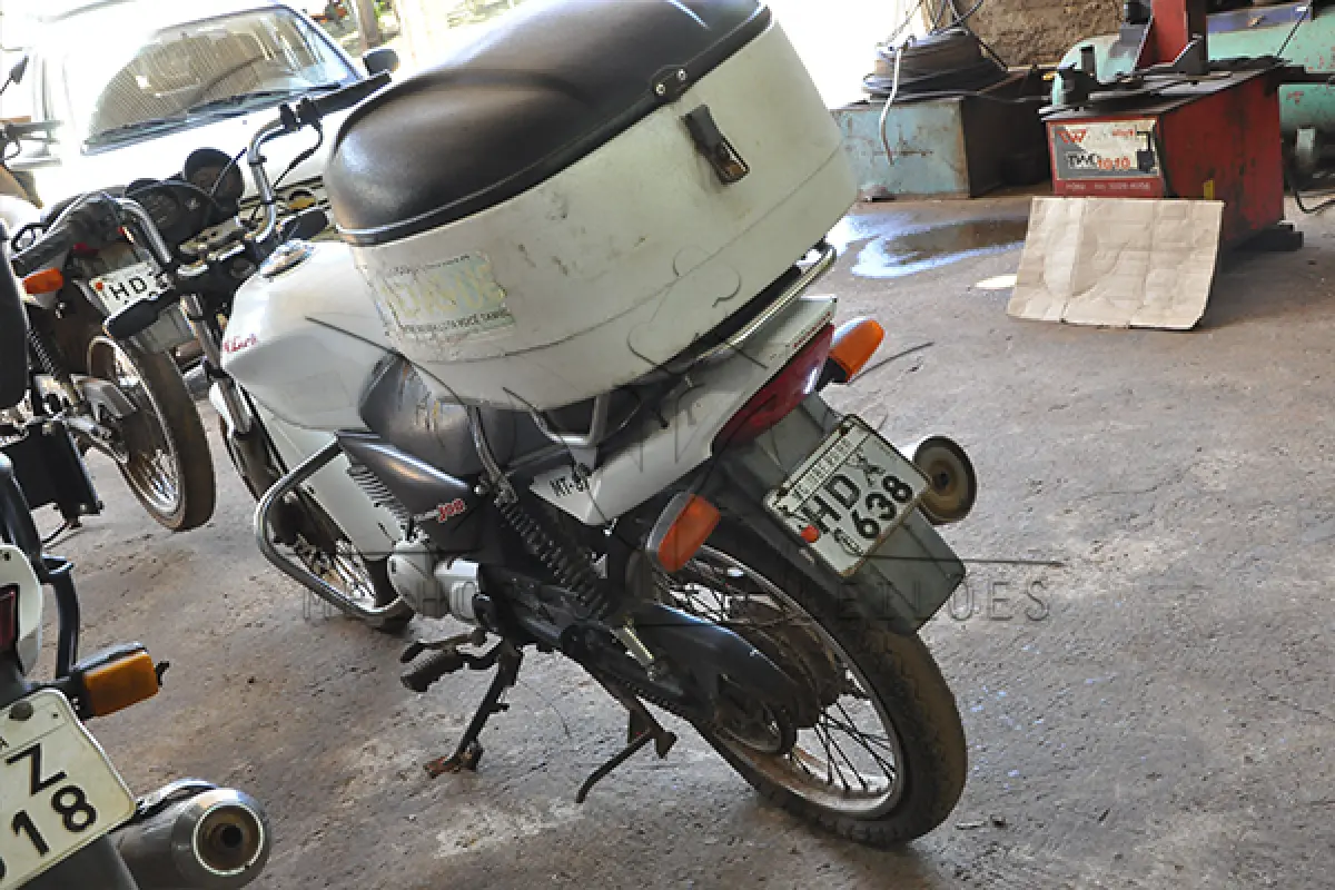 LOTE 016 - Honda CG 150 JOB - 2006 2007	- Branca - HDX-1638